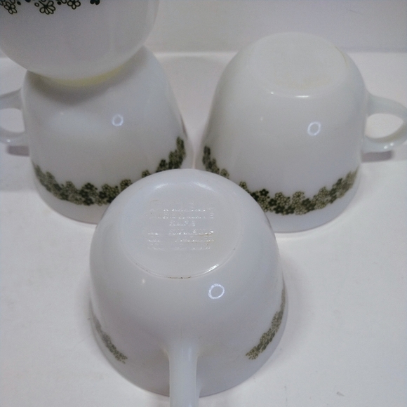 Vintage Pyrex Green Crazy Daisy Spring Blossom Milk Glass Coffee Cups Set of 4 - Picture 3 of 7